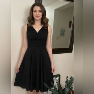 NWOT Jessica Howard Evenings Black Sleeveless Gown Fit and Flare Taffeta Skirt 8